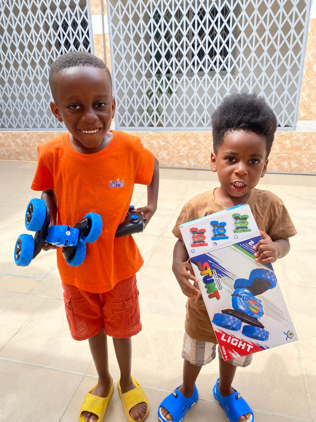 Voiture Cascadeur Télécommander avec une rotations a 360° le cadeau idéal pour les enfants